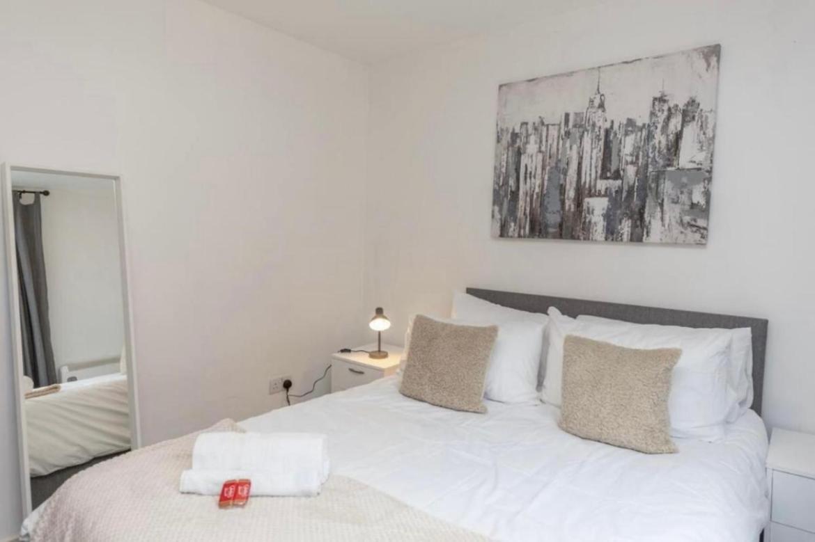 Novanest Salford Apartment แมนเชสเตอร์ ภายนอก รูปภาพ