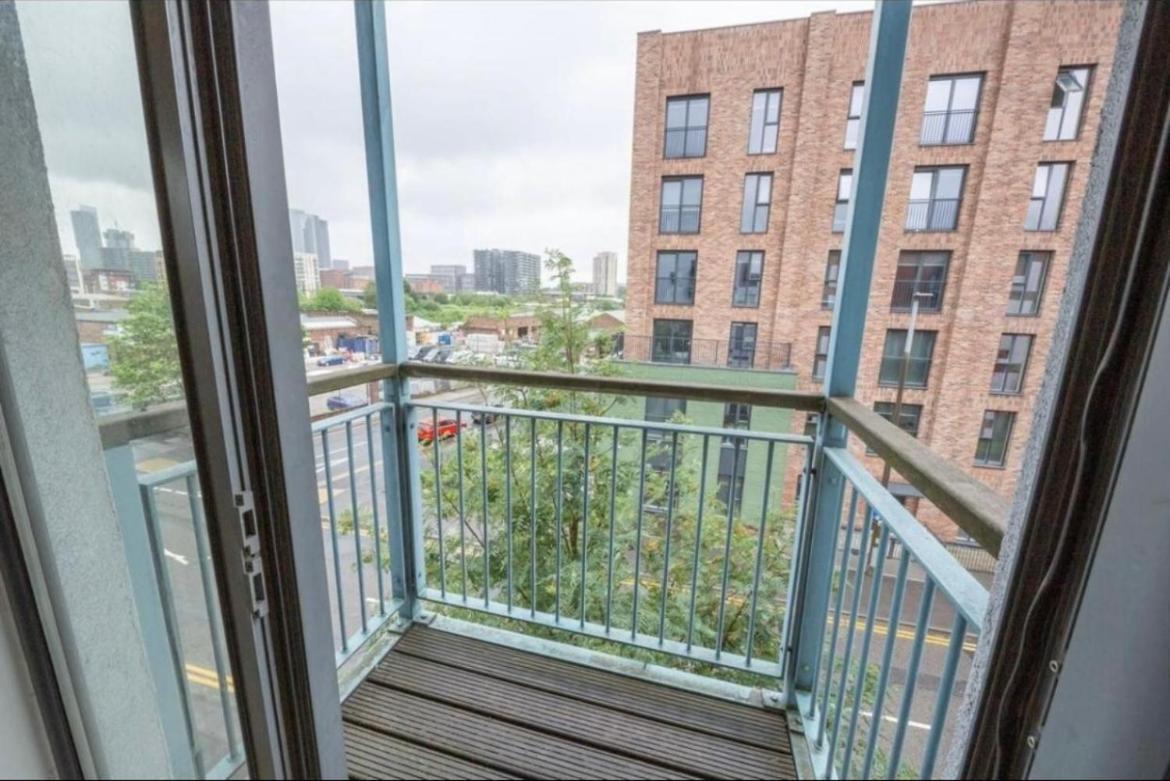 Novanest Salford Apartment แมนเชสเตอร์ ภายนอก รูปภาพ